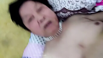 Chinese Granny Gets Her Pussy Fucked