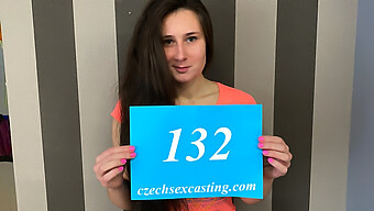 Ung Brunett Lara Fox I Het Casting Sexsession