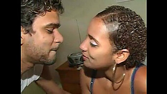 Um Vídeo Caseiro Quente Com Um Casal Brasileiro