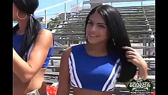 Genç Latin Cheerleader Ruby Knox'Un Vahşi Araba Karşılaşması