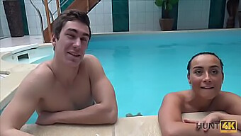 Piscina Privată Devine Loc De Joacă Pentru Sex Cu Cameră Ascunsă Și Cuckoldry