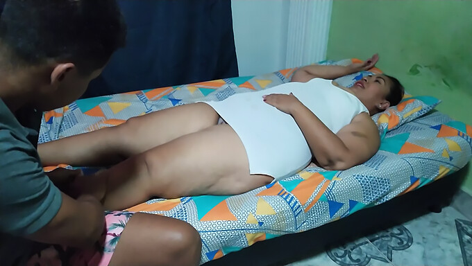 La Mère De Ma Femme Reçoit Un Massage Sensuel Et Se Doigte