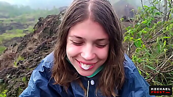 Remaja Rusia Amatur Memberikan Blowjob Yang Berani Di Atas Gunung Berapi Bali Yang Hidup - Pov