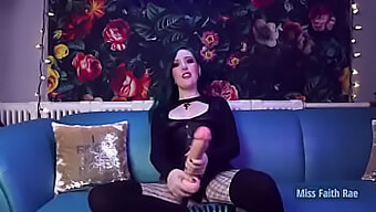 Zmoči Se In Divjaj Z Gospodarico Faith Rae'S Sissy Kurbo V Tem Videoposnetku Za Draženje