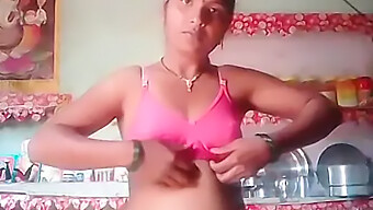 Indian Housewife Captures Her Nude Selfie For Personal Pleasure