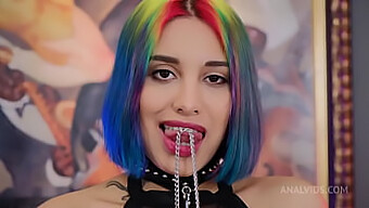 Rainbow-Haired Teen Roxy Lips Konfronterar Nick Rock I En Hardcore Anal Session