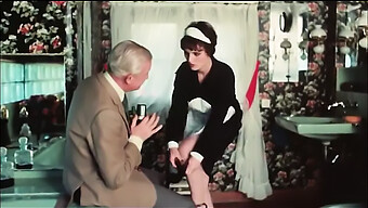 Hizmetçi, Vintage Videoda Ona Oral Zevk Vermeden Önce Dedesi Mastürbasyon Yapıyor