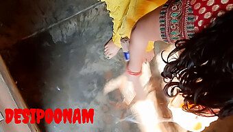 เด็กวัยรุ่นชาวเดสี Poonam ถูกล่อลวงและเย็ดอย่างแรงในห้องน้ํา