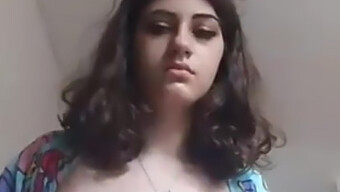 Ragazza Cam Fatta In Casa Si Spoglia E Si Masturba Per 60fps