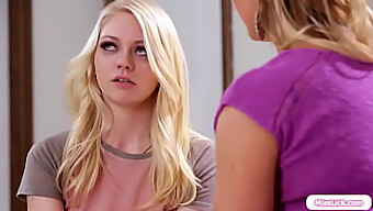 Alli Rae E Cherie Deville Se Entregam A Um Sexo Lésbico Quente