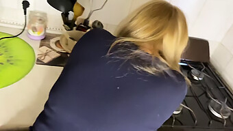 Amateur Anale Seks In De Keuken Met Een Zelfgemaakte Video