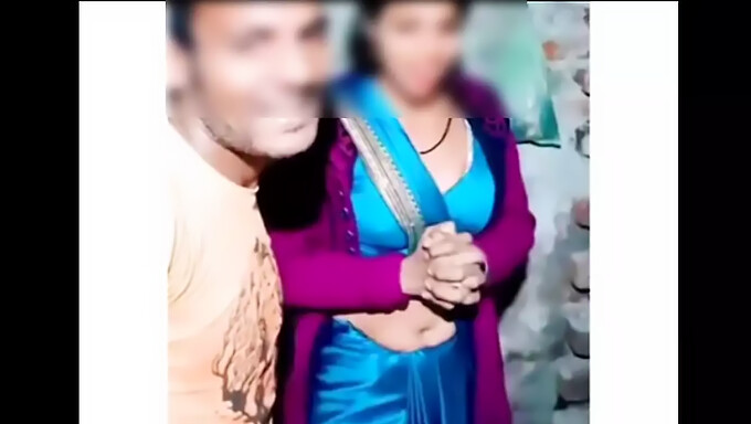 Mlada Bhojpuri Deklica Dobi Trdo Ritko Nabito Z Naravnim Glasom