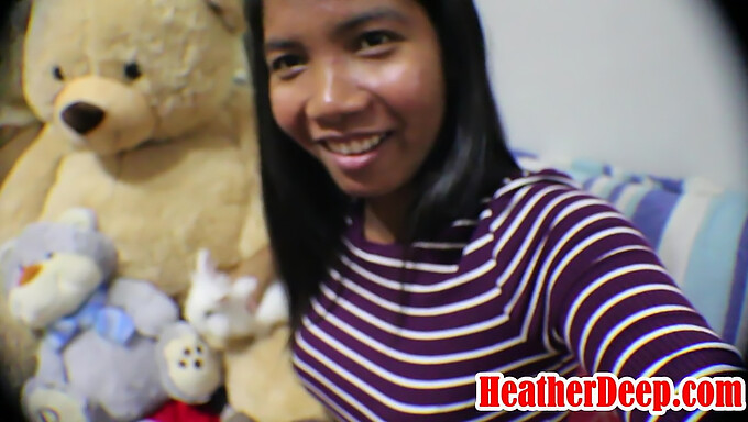 Thai Tenåring Heather Gir En Blowjob I Denne Pov-Videoen