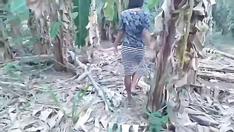 Sri Lankan 18-Year-Old Desi Girl Gets Naughty In The Jungle