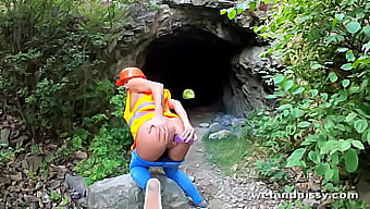 Claudia Macc'S Outdoor Piss Play For Solo Pleasure