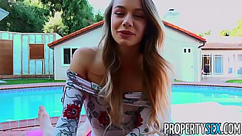 Amateur Real Estate Agent Gives Client A Sexual Bonus