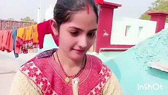 La Fille Desi Reshma Bhabhi Rase Son Espace Privé Dans Un Village Indien