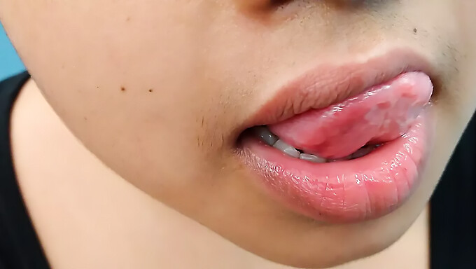 Amrita'S Seductive Lip Gloss In Indian Mature And Teen Video