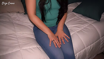 Teen Sex Party: 18-Year-Old Indian Girl Shows Off Her Massive Booty