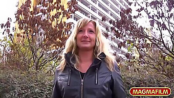 Blond Milf Zostaje Podłapana Na Seks Na Świeżym Powietrzu.