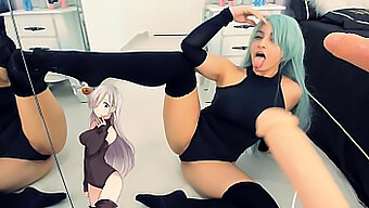 Une Fille Cosplay Suce Deux Godes Et Fait Face À Des Éjaculations Dans Une Vidéo Chaude