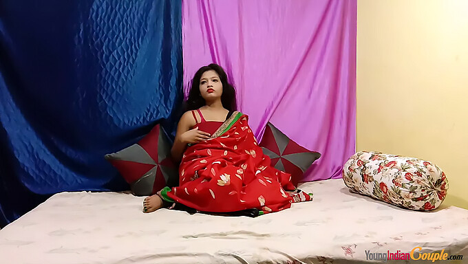 Beleza Indiana Em Crimson Saree Explora Seu Corpo Até O Êxtase