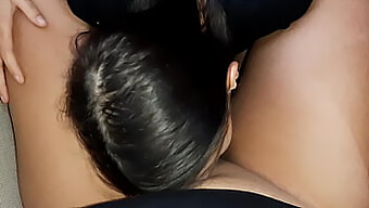 Bạn Gái Của Tôi Làm Hài Lòng Tôi Trong Nhà Bếp Trong Khi Mẹ Kế Của Tôi Nấu Bữa Tối - Video Lesbian Tự Làm