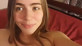 Chlpatá Tínedžerka Dostáva Svoj Penis V Tomto 18+ Videu