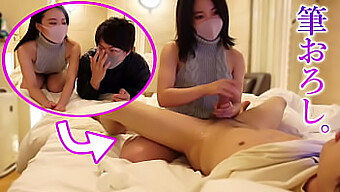 Ein Junger Japanischer Mann Gibt Einem Mädchen Seinen Ersten Handjob Und Erlebt Intensives Vergnügen In Verschiedenen Positionen