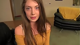 Die Verführerische Leistung Der Jungen Und Entzückenden Teenager-Starlet Elena Koshka