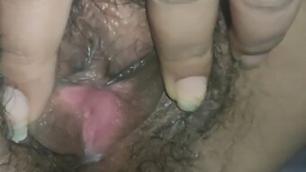 La Teenager Desi Si Masturba Fino All'Orgasmo Davanti Alla Telecamera